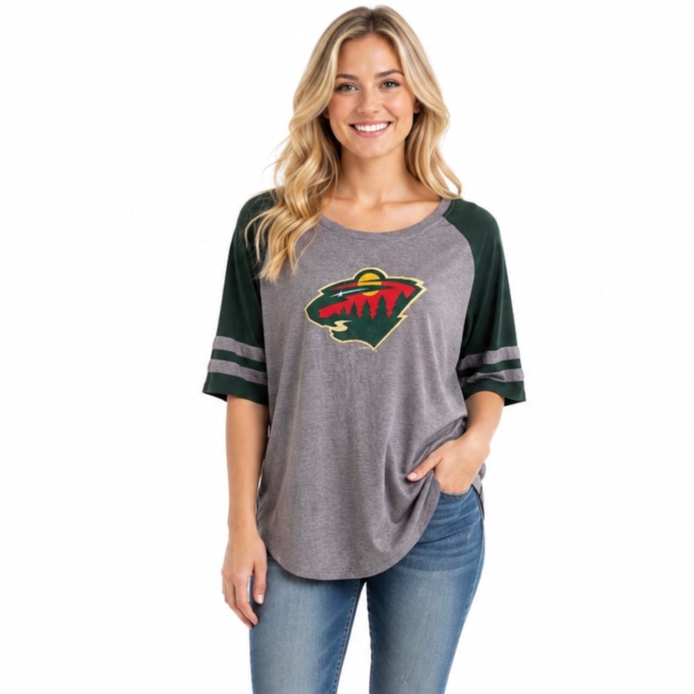 Minnesota Wild Womens Top Size Large 12/14 T Shirt Distressed Logo Jersey Style